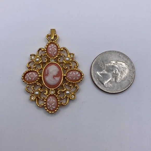 Vintage Avon Signed Cameo Pendant - Picture 5 of 5